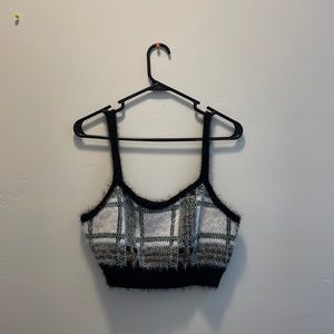 Super cute crop top!